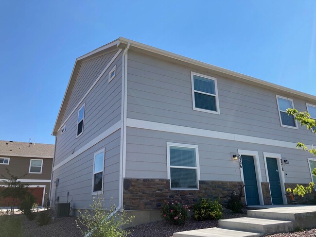 Building Photo - 3 Bed 2.5 Bath 2 Story Townhome with AC