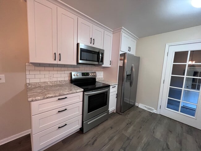 Building Photo - 4 bedroom home in Lowell Schools!
