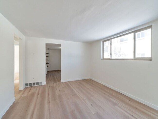 Foto del edificio - 2BR/1BA Garden-Level • Extra Storage • Near Wash Park