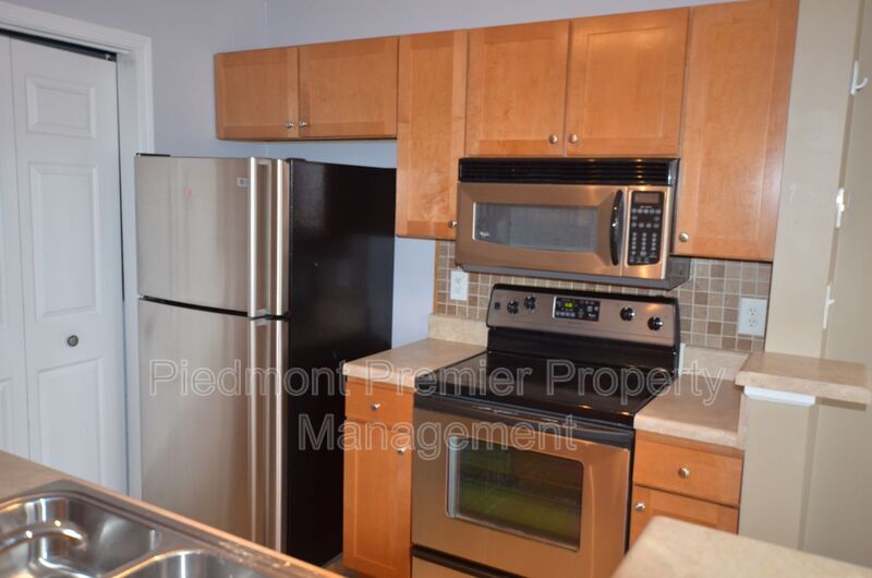 Primary Photo - 119 Oak Wind Dr