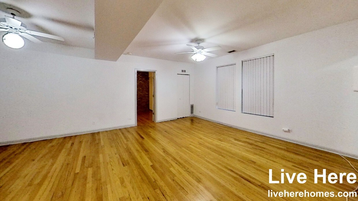 Primary Photo - 1437 W Balmoral Ave