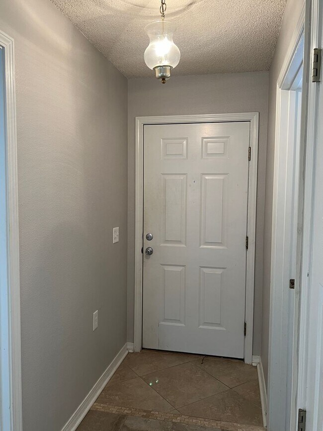 Building Photo - Pensacola Patio Home