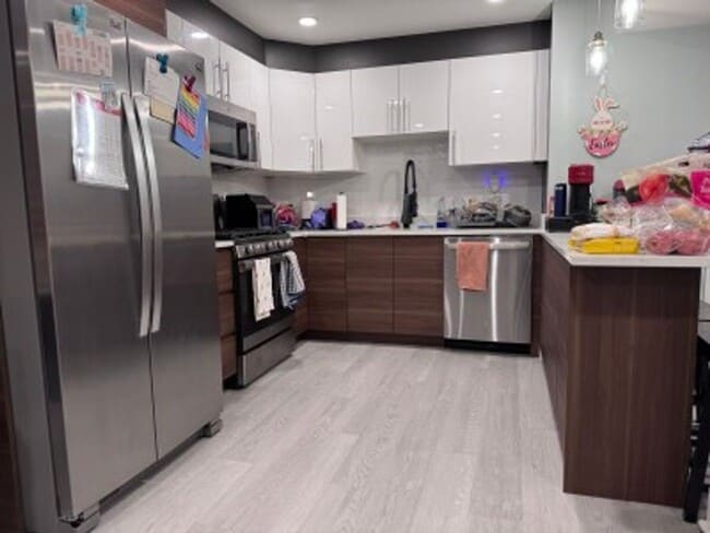 Recently Renovated 3 Bed/2 Bath Right In The Heart Of Washington Square! - Recently Renovated 3 Bed/2 Bath Right In The Heart Of Washington Square! Apartment