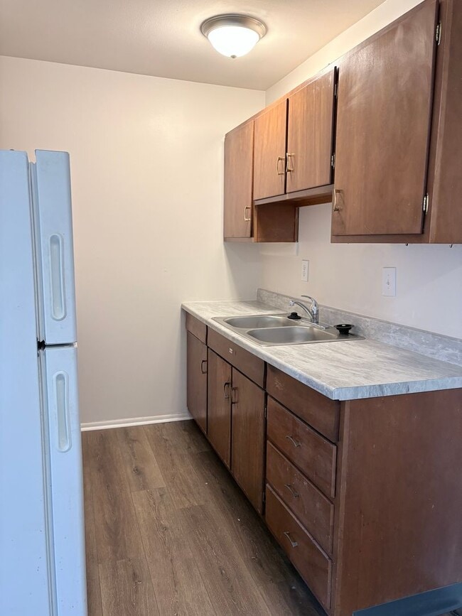 Building Photo - 1 Bedroom Ranch Style Apartment