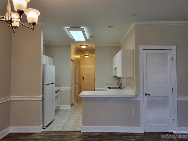 Foto del edificio - 8615 Coralbell Ln