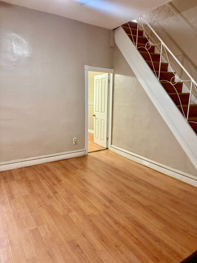 Foto del edificio - 2440 N Hollywood St