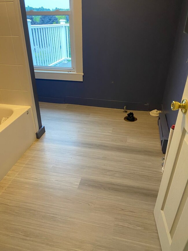 Building Photo - Totally Renovated 2 Bedroom in the heart o...
