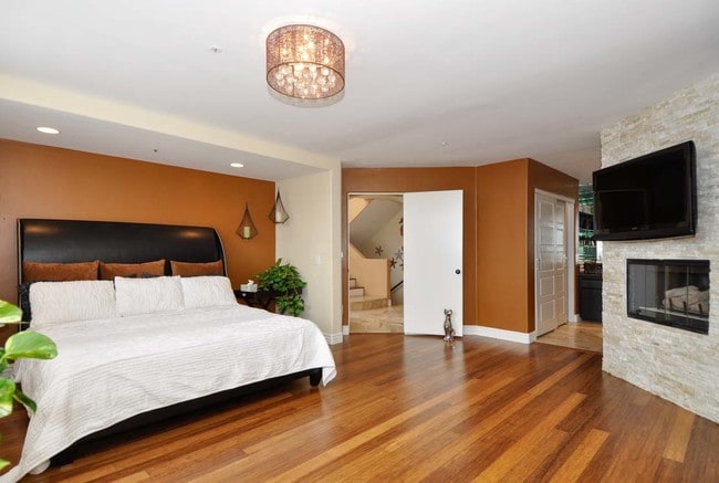 Señor, escuche el océano - 2281 Cambridge Ave