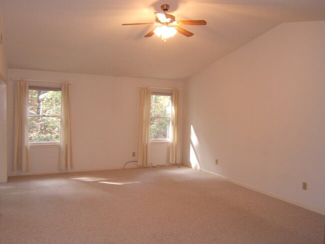 Building Photo - Jan Move In !!! 3BR/2BA Gated Marina Commu...