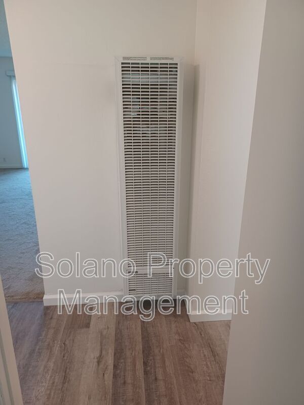 Building Photo - 766 E Tabor Ave