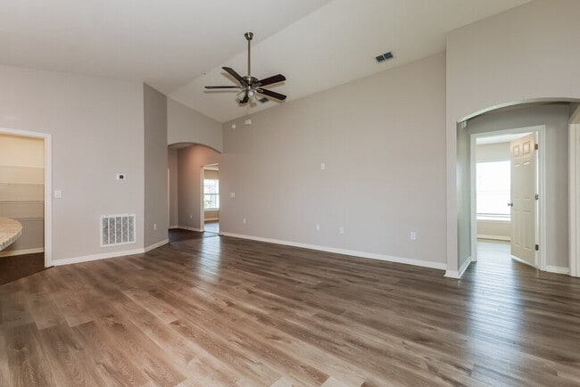 Building Photo - 6784 Hanworth Ln