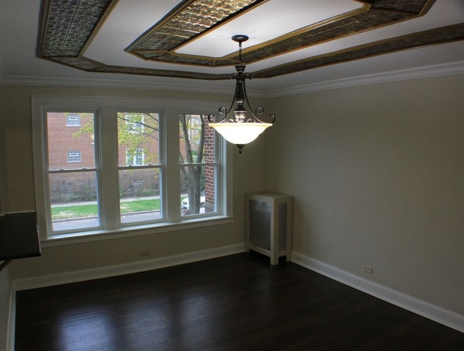 Building Photo - 6056 N Claremont Ave