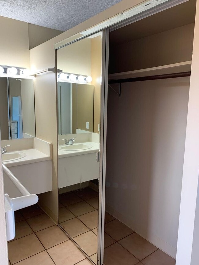 Building Photo - Studio condo available at Honokowai East 1...