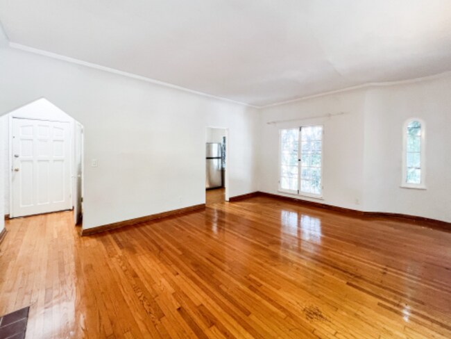 Foto del edificio - 366 N Sierra Bonita Ave