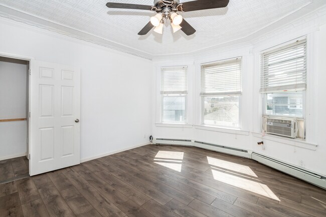 Building Photo - 89 6th St