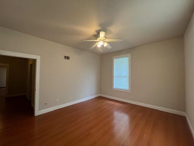 Foto del edificio - 2208 Sanger Ave