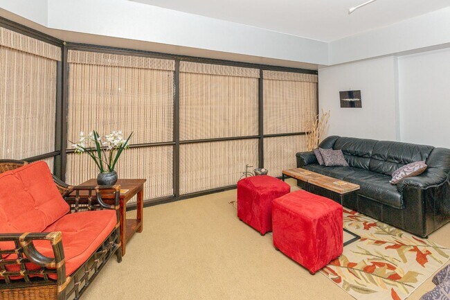 Foto del edificio - 1 BD Fully Furnished Downtown Location