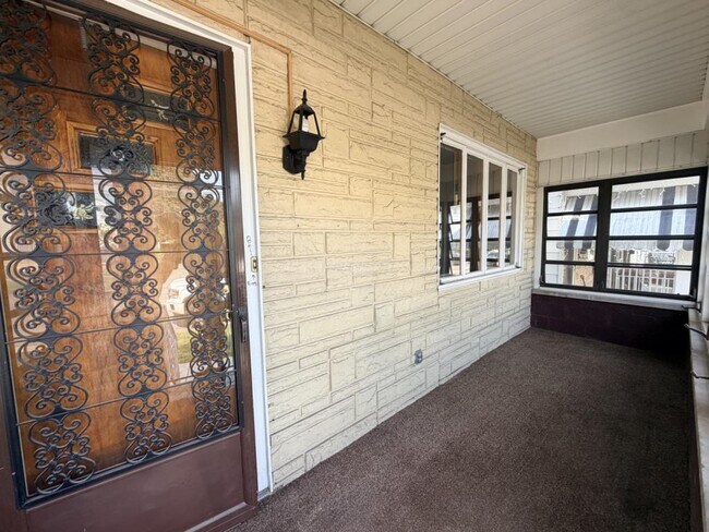 Building Photo - 1007 Stafford Ave