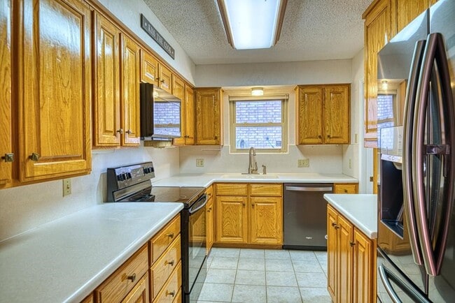 Building Photo - 821 Laura Belle Dr