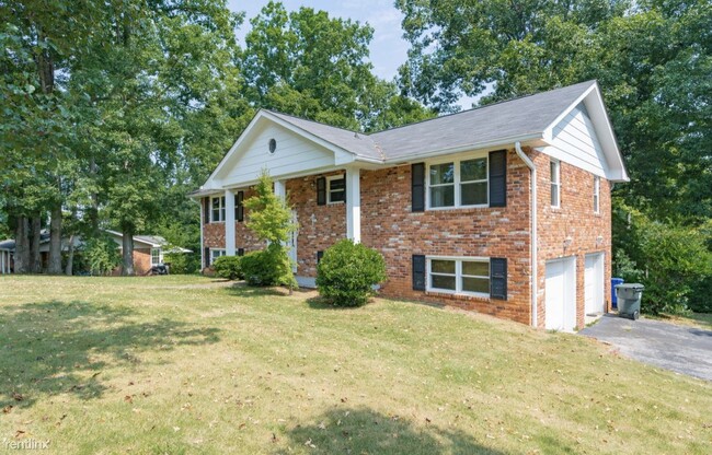 Building Photo - 4 br, 2.5 bath House - 1011 Woodfinch Trail