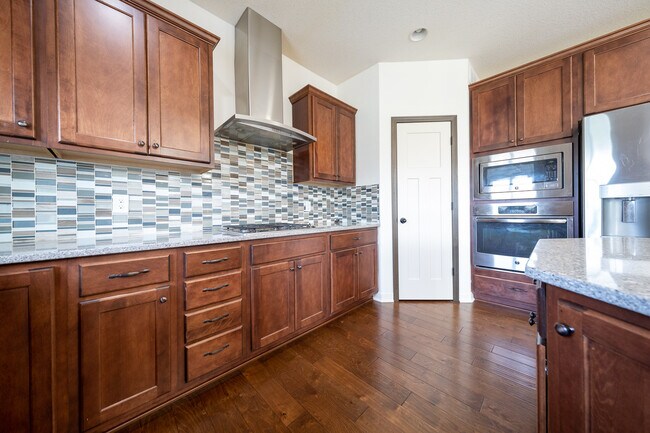 Foto del edificio - 6082 158th St W