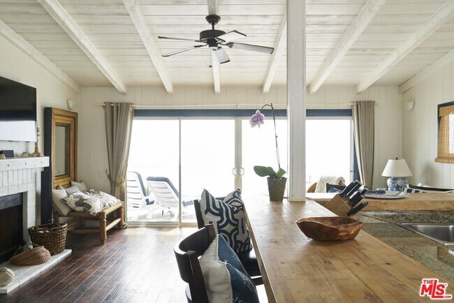 Foto del edificio - 25408 Malibu Rd