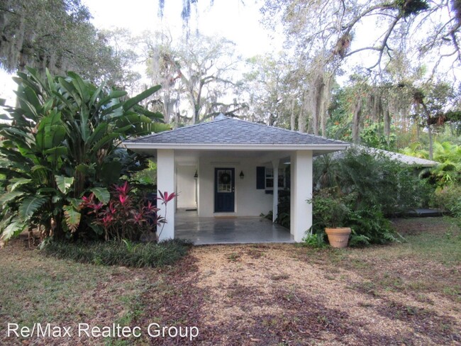 Building Photo - 2 br, 2 bath House - 700 Royal Palm Place