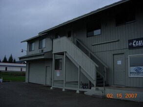 Building Photo - 228 NE Ward Ave