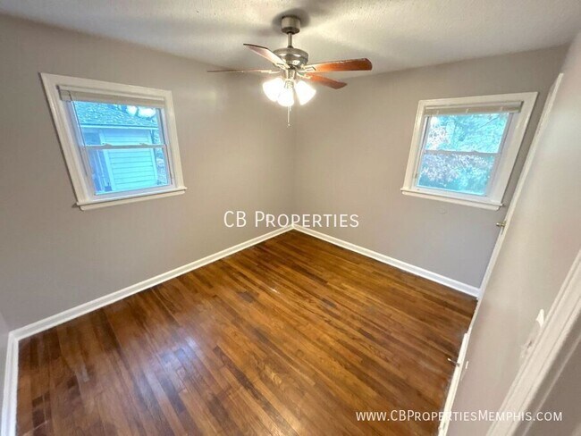 Foto del edificio - 3276 Aden St