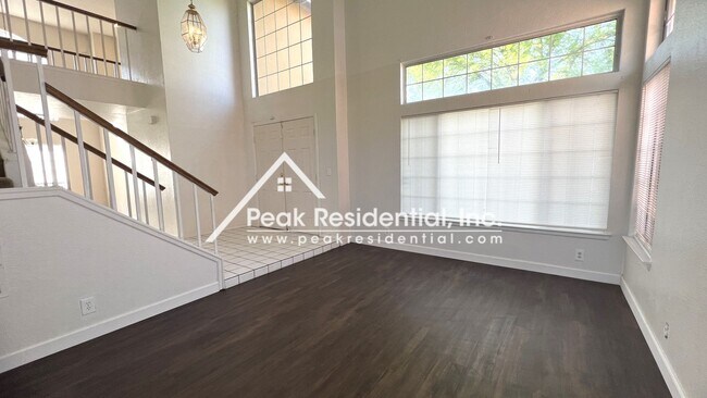 Building Photo - Spacious 4bd/3ba Vintage Park Home with 3 ...