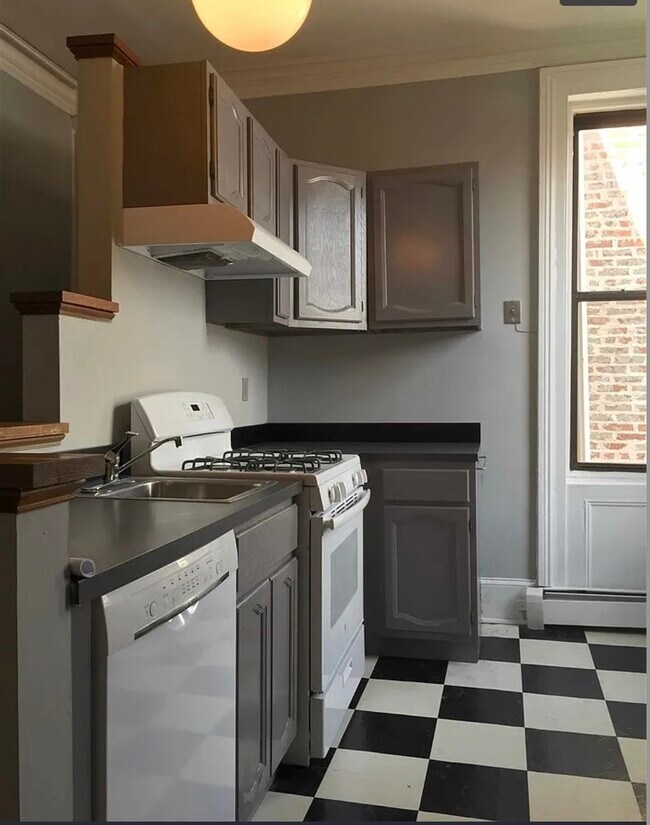 Building Photo - 298 2nd St