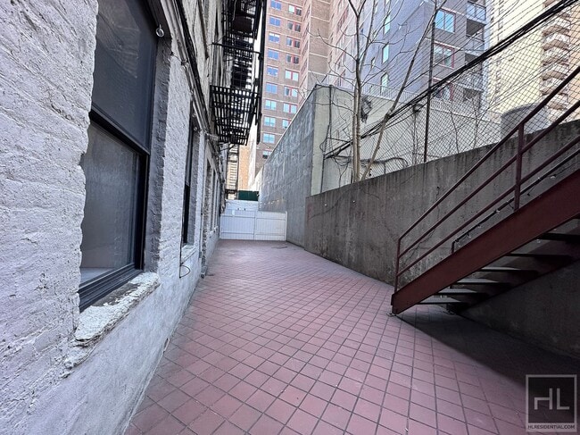 Foto del edificio - E 18TH ST.