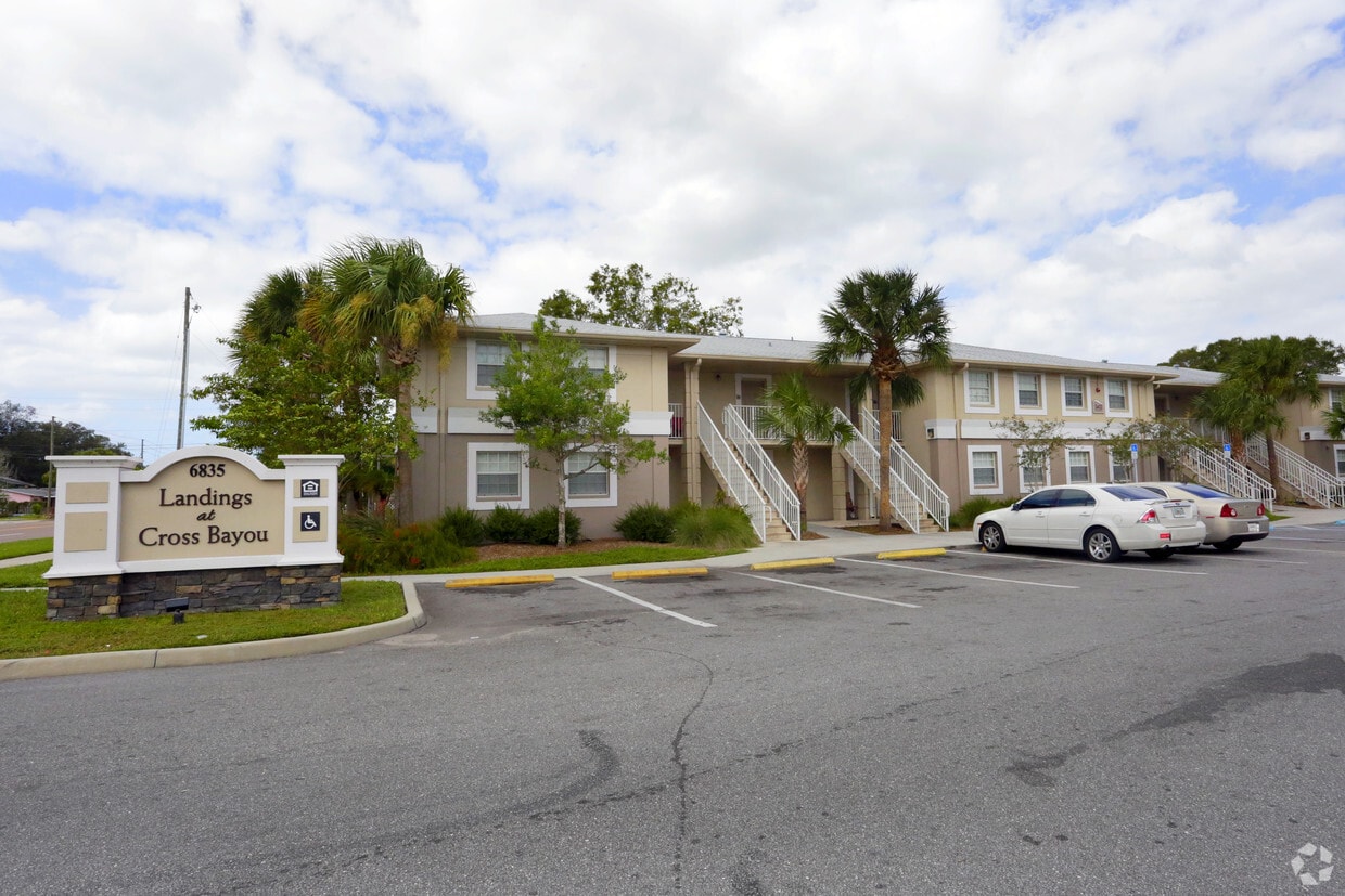 Landings At Cross Bayou Apartments Saint Petersburg Fl Apartments Com