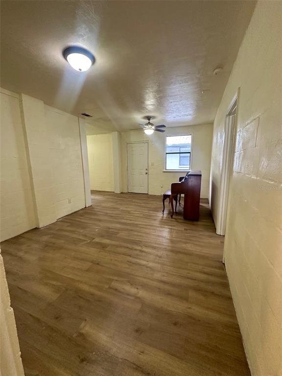 Building Photo - 651 NE Waldo Rd