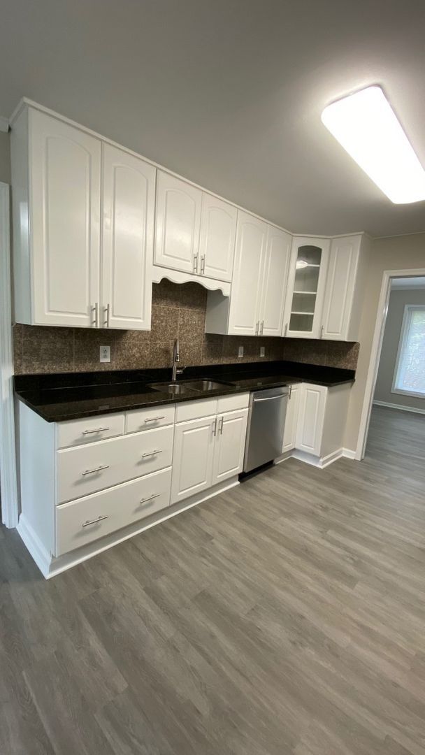 Building Photo - HUGE TOTALLY RENOVATED 4/3 BEAUTY In the C...