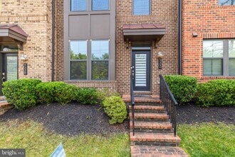 Building Photo - 9340 Sweetbay Magnolia Ct