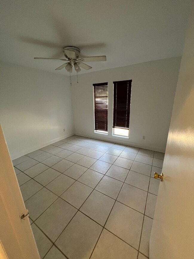 Building Photo - 420 Westwood Dr