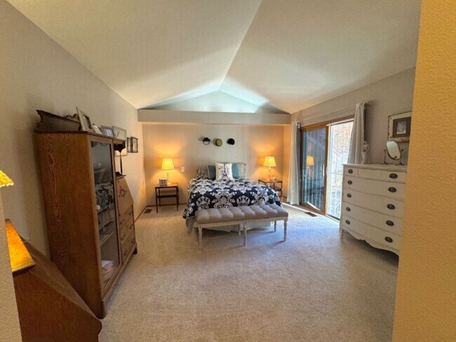 Foto del edificio - 3 Bed/3 Bath Spacious & Low Maintenance Ra...