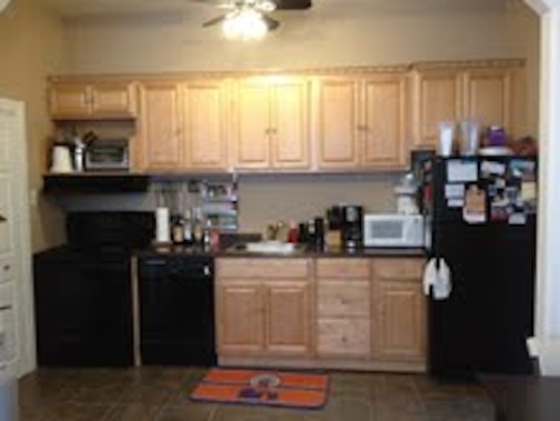 Kitchen - 301 E County Line Rd