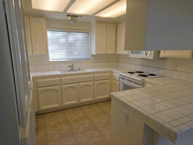 Foto del edificio - 832 Burlingame Ave