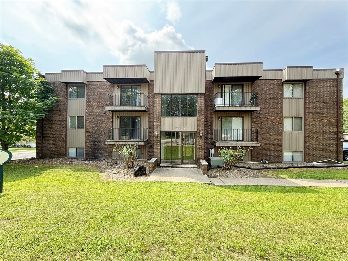 Forrest Edge Exterior - Forrest Edge Apartments