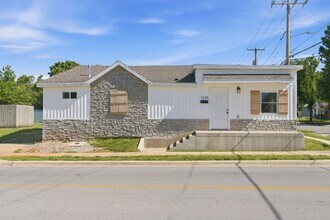 Building Photo - 1339 E Division St