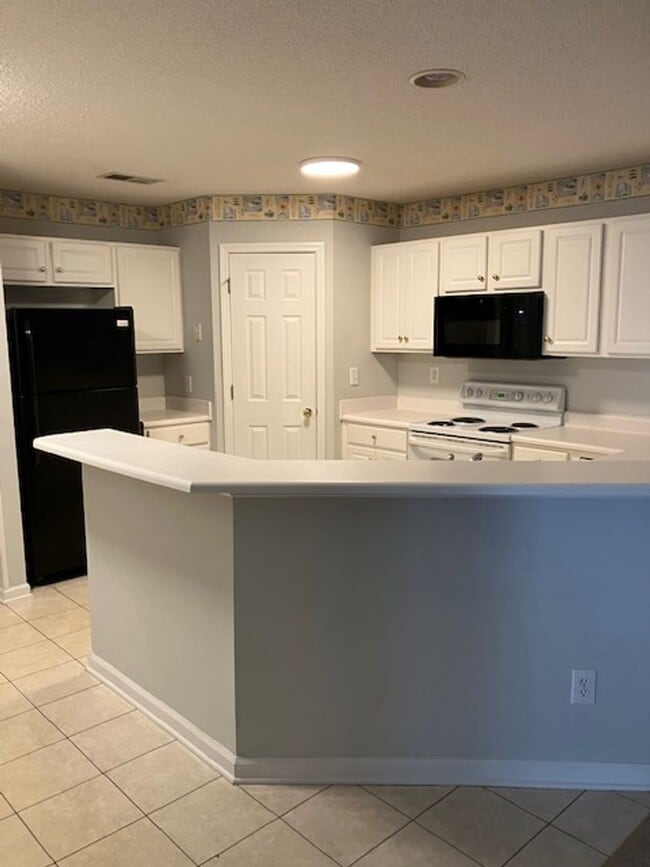 Building Photo - 5002-10