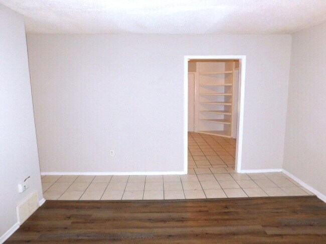 Foto del edificio - ****JUST REDUCED****