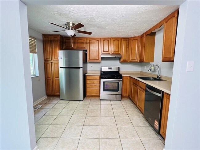 Foto del edificio - 3116 Laurel Ridge Cir