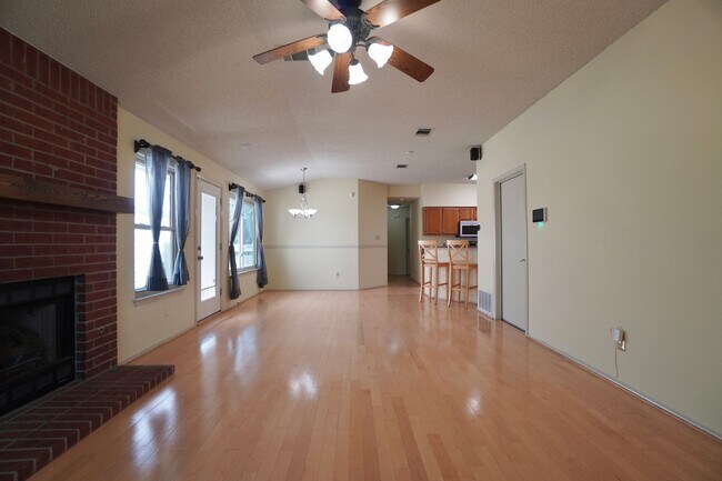 Foto del edificio - 14009 Conner Downs Dr