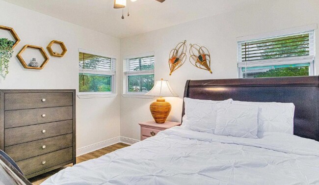 Foto del edificio - 814 W Gonzalez St