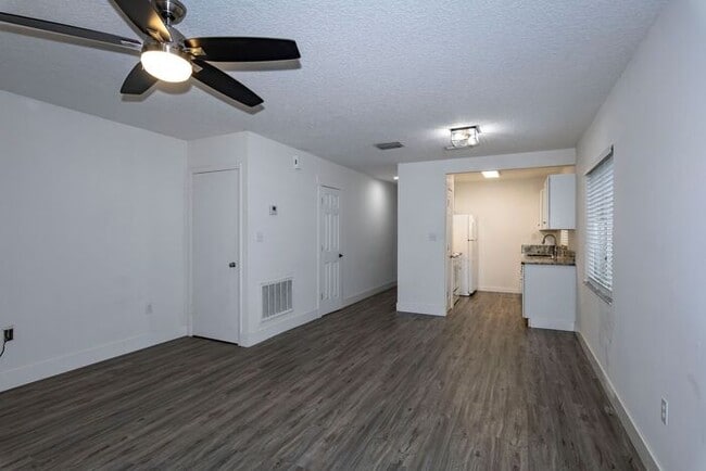 Building Photo - Charming 2BR/2.5BA Townhouse in the Heart of College Park!