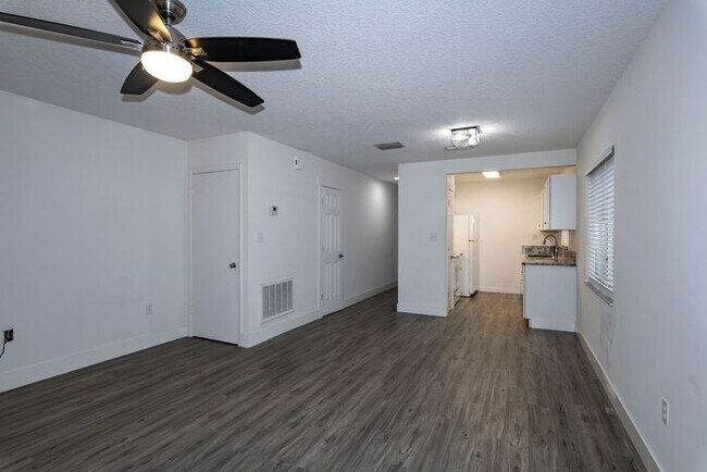 Foto del edificio - Charming 2BR/2.5BA Townhouse in the Heart of College Park!