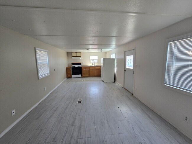 Foto del edificio - 2 bed, 1 bath Trailer House